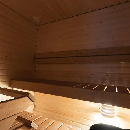 Newly Built One Bedroom With Private Sauna In The Center דירה *